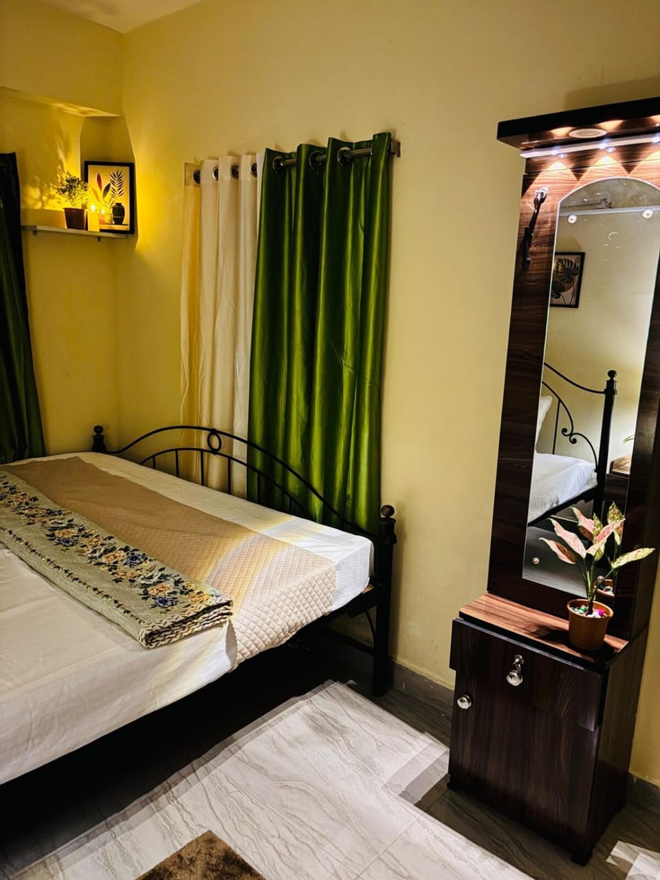 10 Minutes Airport Cozy 2 BHK with 2 washrooms Apartment in Kolkata