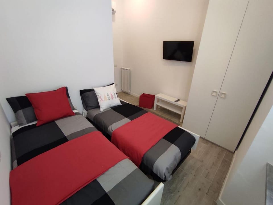 TV and multimedia, Photo of the whole room, Bedroom, City view, Quiet street view, heating, internet, wardrobe, air conditioner