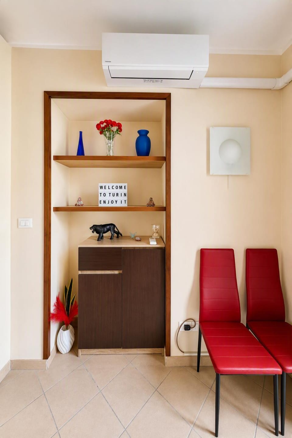 Living room, Seating area, air conditioner