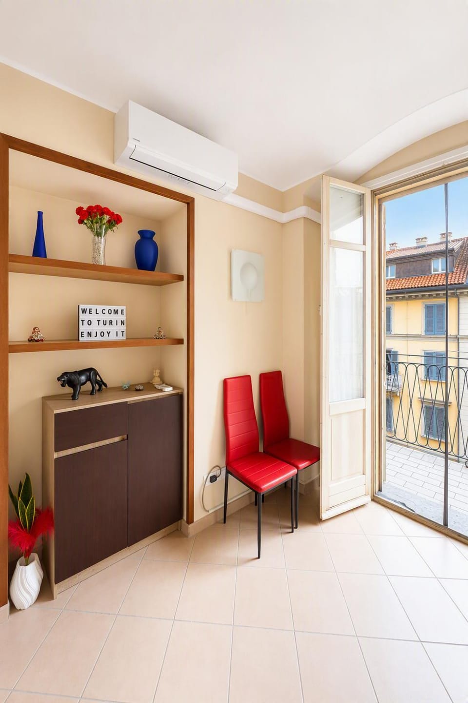 Living room, Seating area, air conditioner
