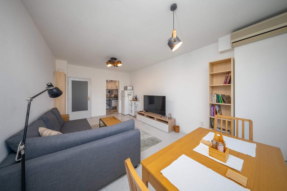 Library, TV and multimedia, Kitchen or kitchenette, Living room, Seating area, Dining area, air conditioner