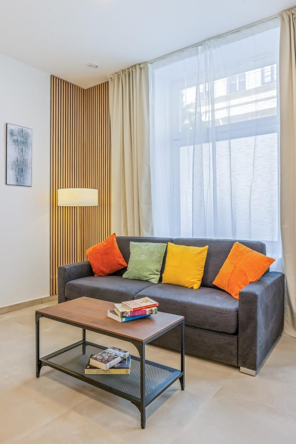 Sleeps 10 4BR AC Walk to Naschmarkt Apartment in Vienna