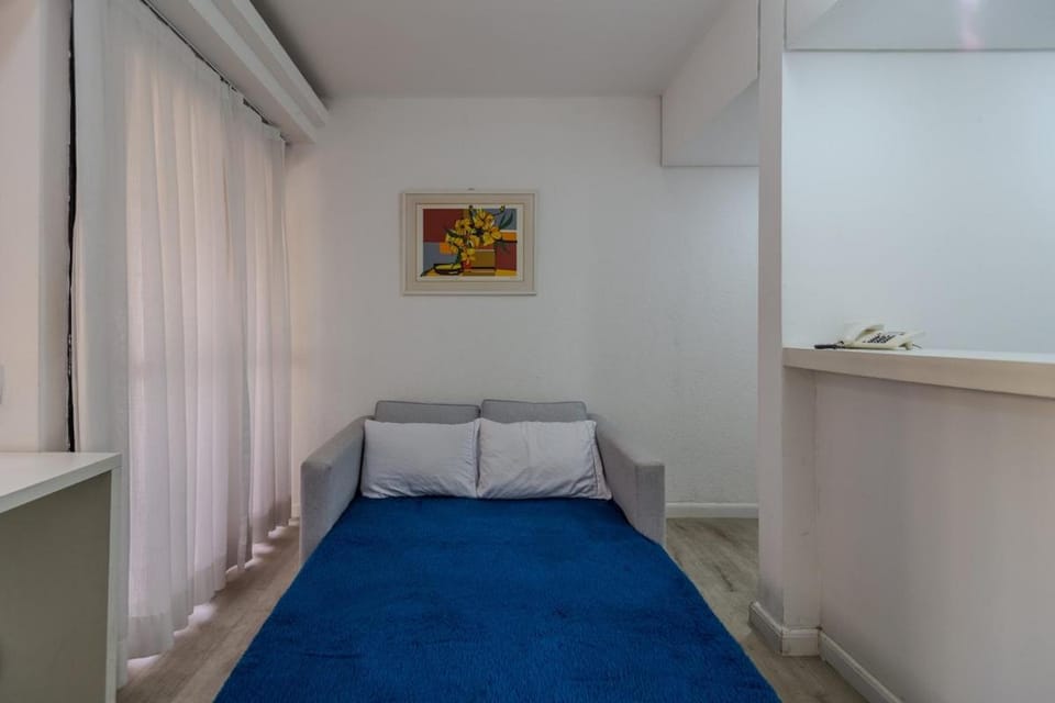 Bed, Living room