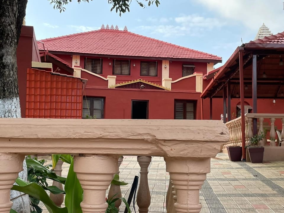 Heritage home stay for 4 adults in center of Dharwad Bed and Breakfast in Karnataka