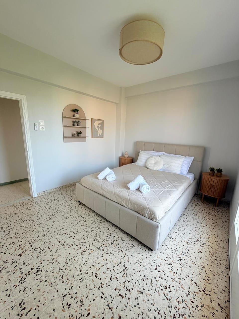 Bed, Photo of the whole room, Bedroom, towels