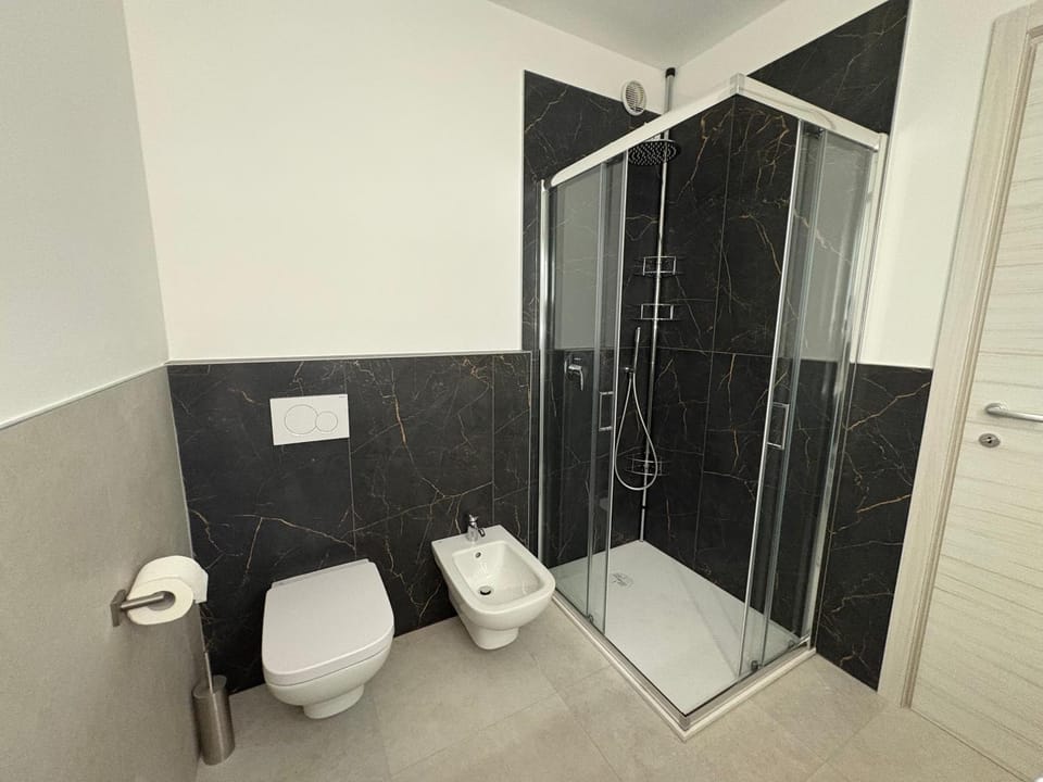 2 camere, 2 bagni e parcheggio, vicino al centro Apartment in Bardolino