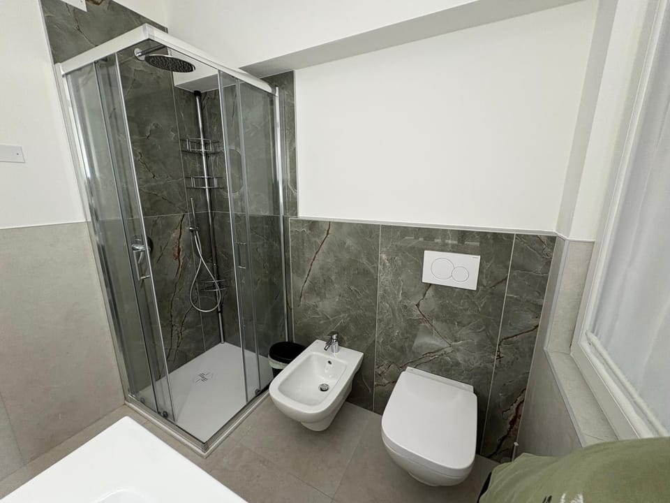 2 camere, 2 bagni e parcheggio, vicino al centro Apartment in Bardolino