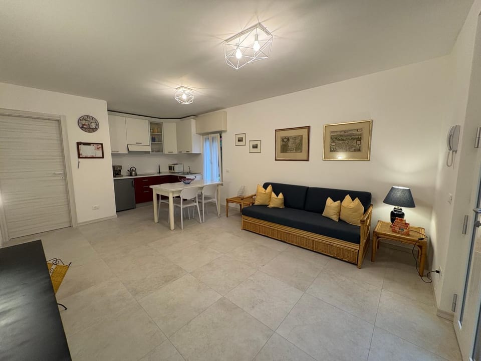 2 camere, 2 bagni e parcheggio, vicino al centro Apartment in Bardolino