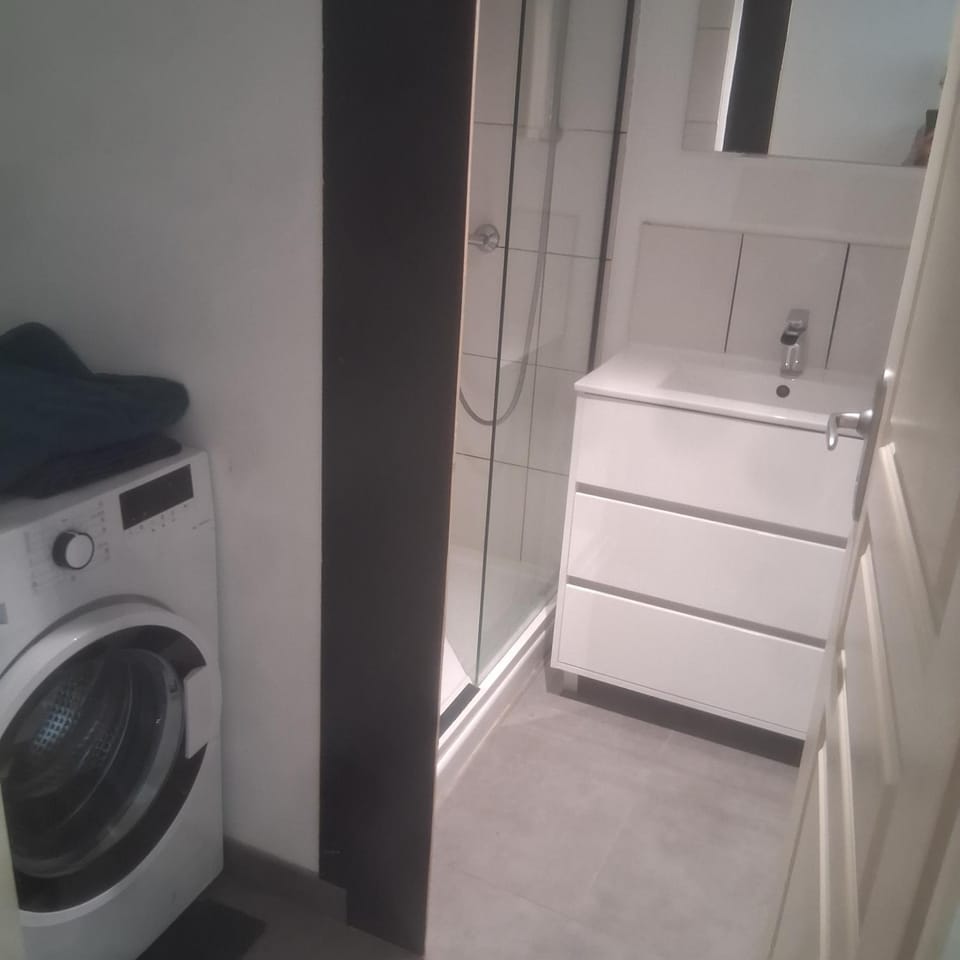 Bathroom, washing machine