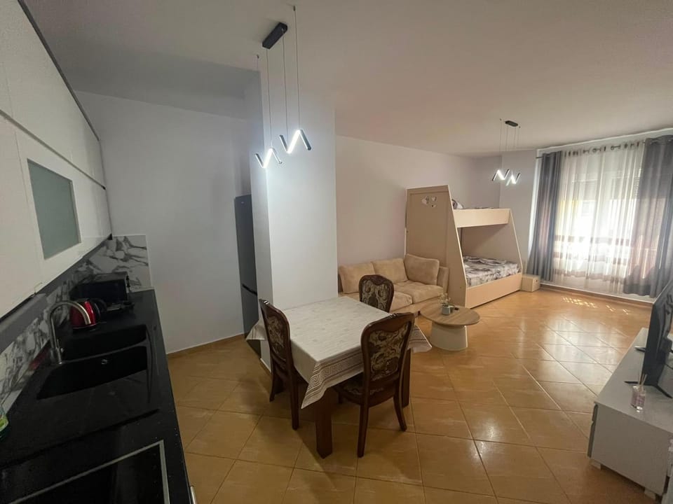 TV and multimedia, Kitchen or kitchenette, Living room