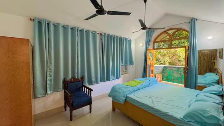 Bed, Photo of the whole room, Bedroom