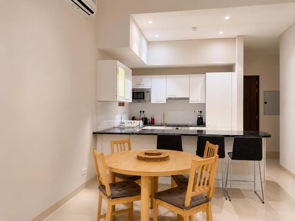 Kitchen or kitchenette, Dining area, minibar, oven, pet friendly, stove, toaster