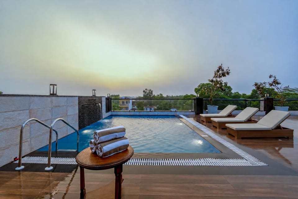 Swimming pool, Swimming pool