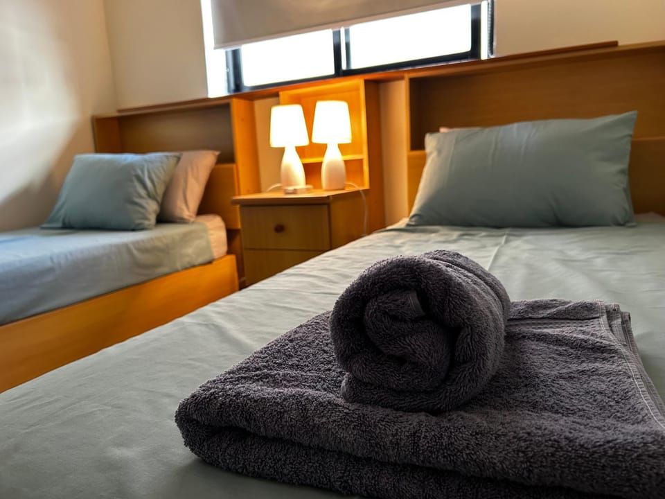 Bedroom, towels