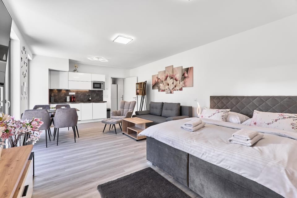 Bed, Living room, Seating area, Bedroom, pet friendly