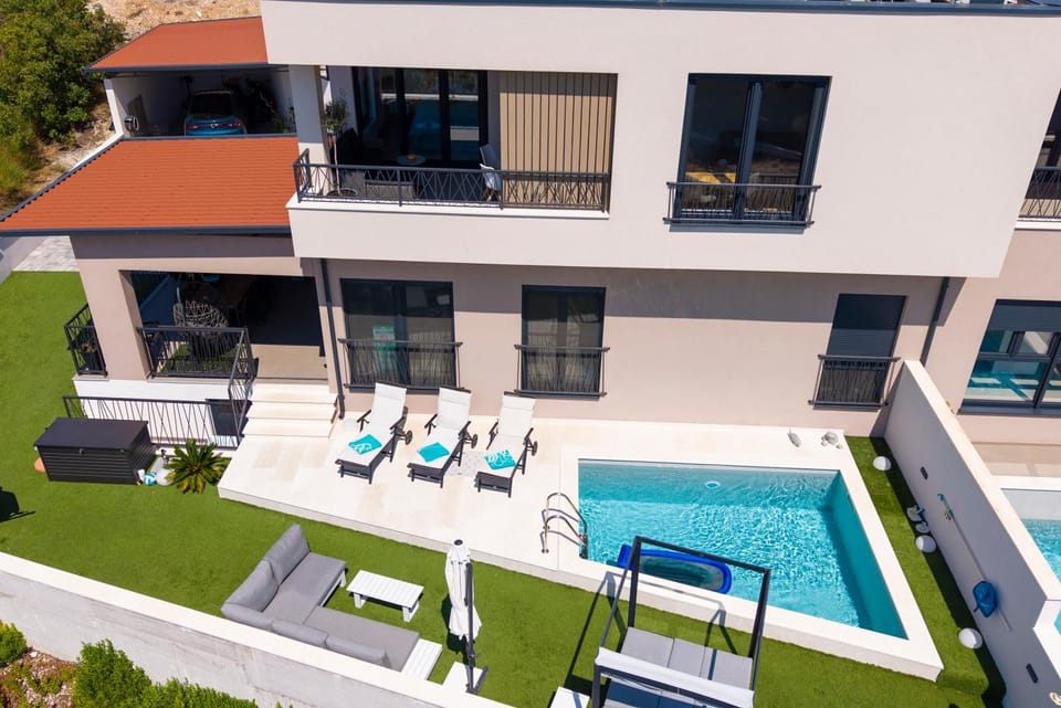 Garden, Swimming pool, sunbed