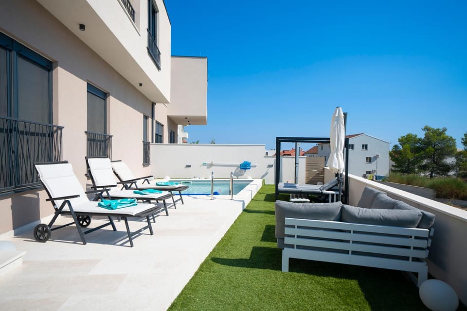 Garden, Pool view, sunbed