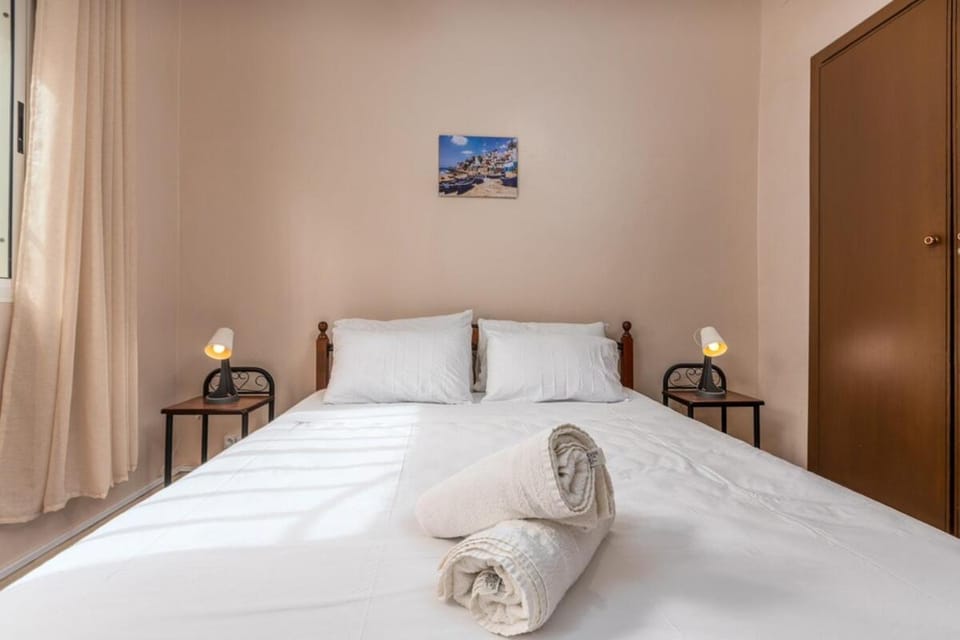 Bed, Photo of the whole room, Bedroom, towels, wardrobe