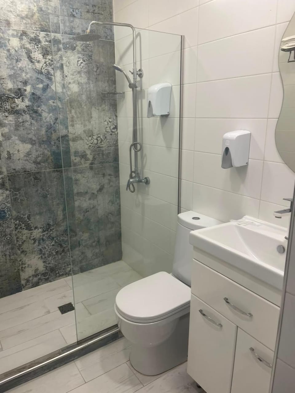Shower, Toilet, Bathroom, towels