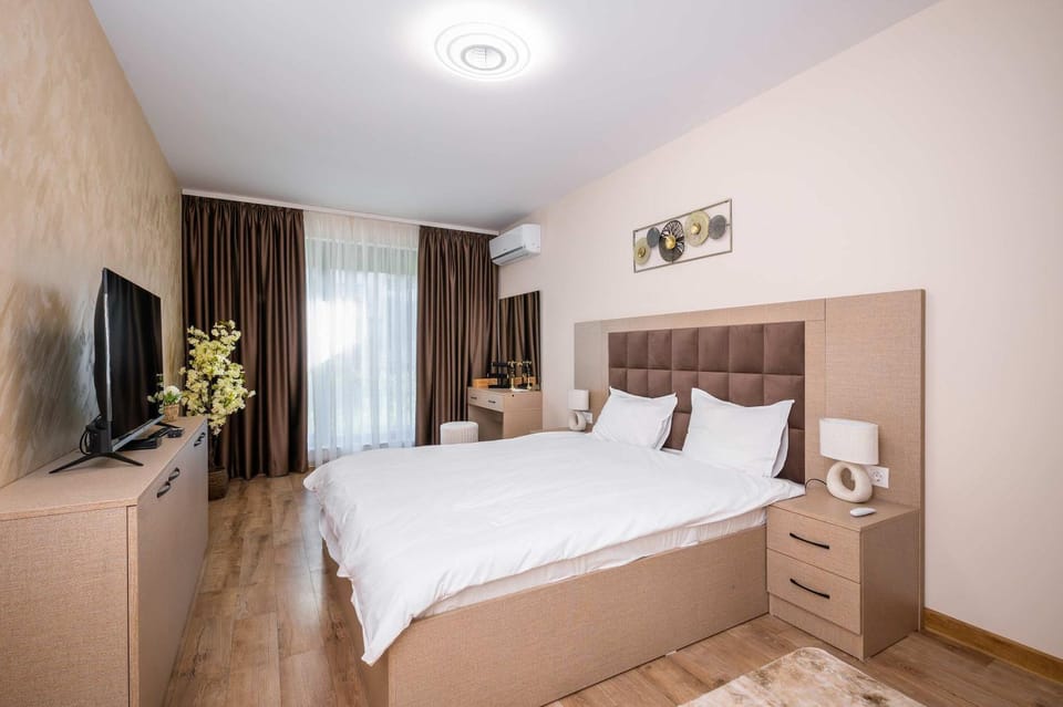 Bed, TV and multimedia, Photo of the whole room, Bedroom, air conditioner