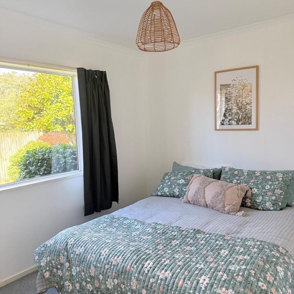 Piwakawaka Lodge House in Canterbury