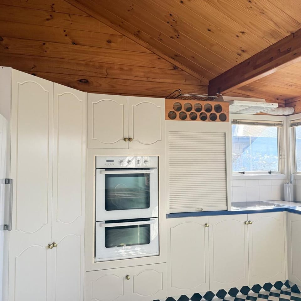 Piwakawaka Lodge House in Canterbury