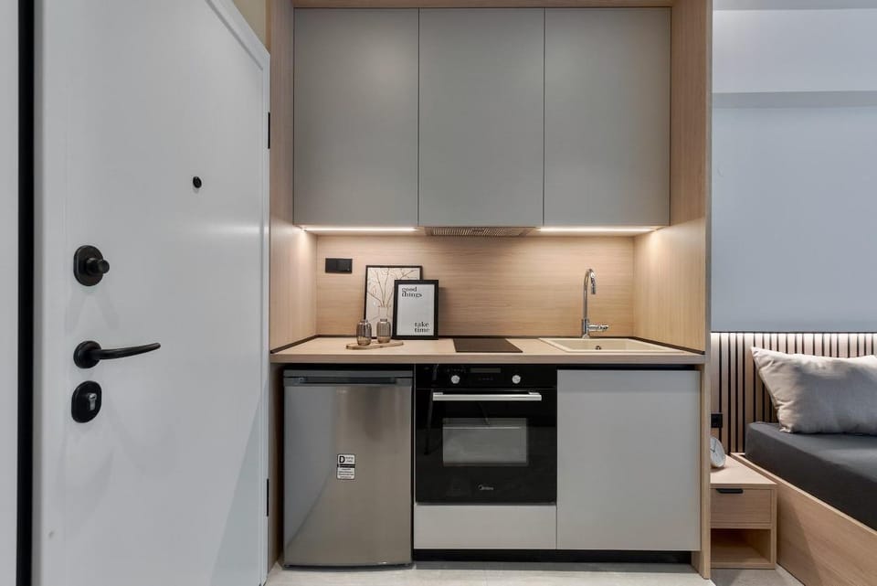 Coffee/tea facilities, Kitchen or kitchenette, oven, stove