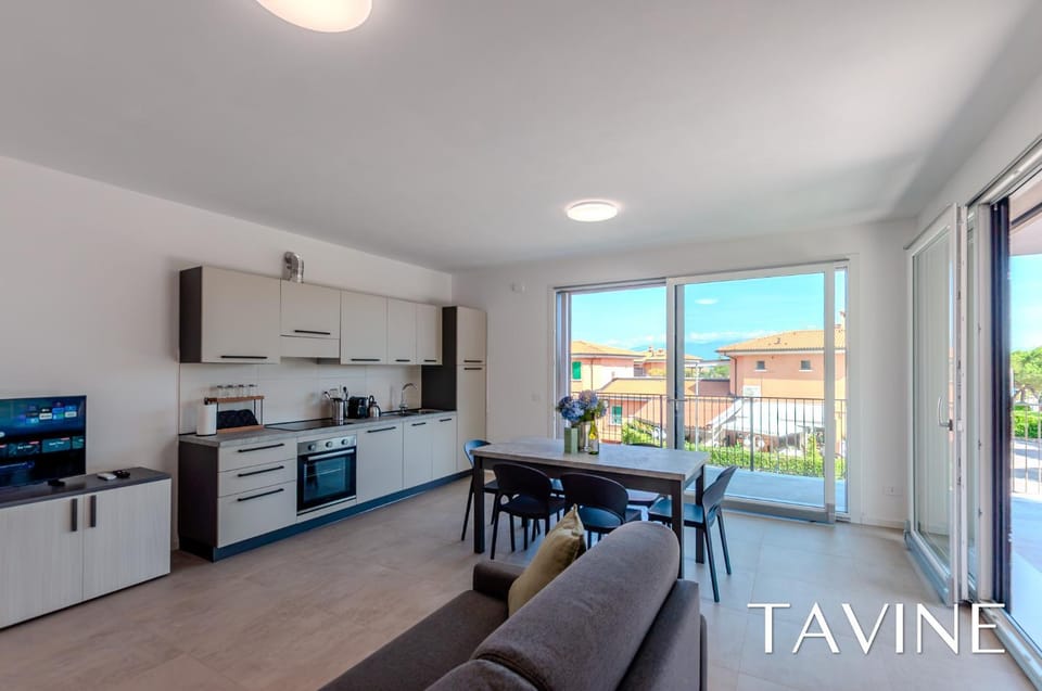 TV and multimedia, Kitchen or kitchenette, Dining area