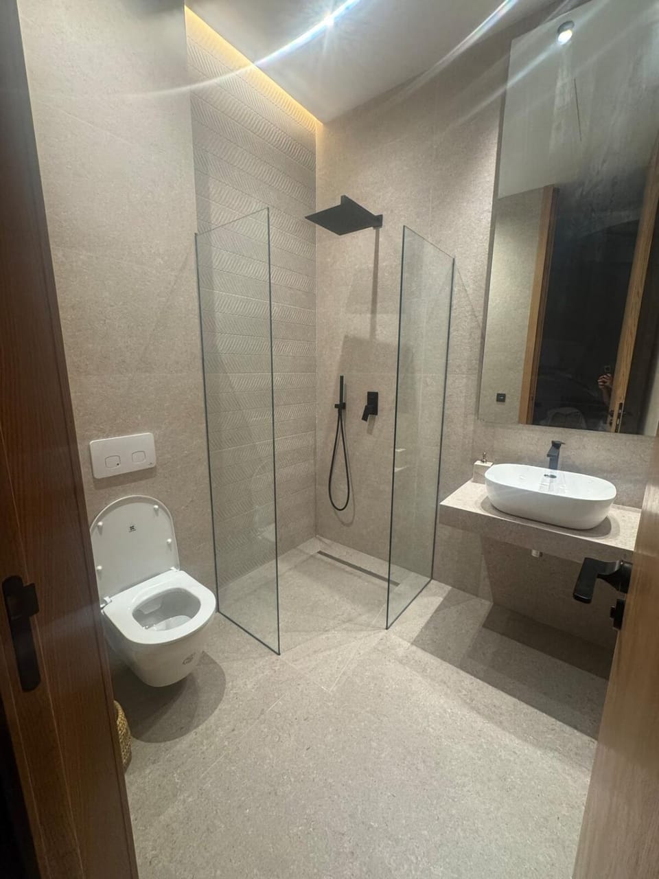 Shower, Toilet, Bathroom, towels