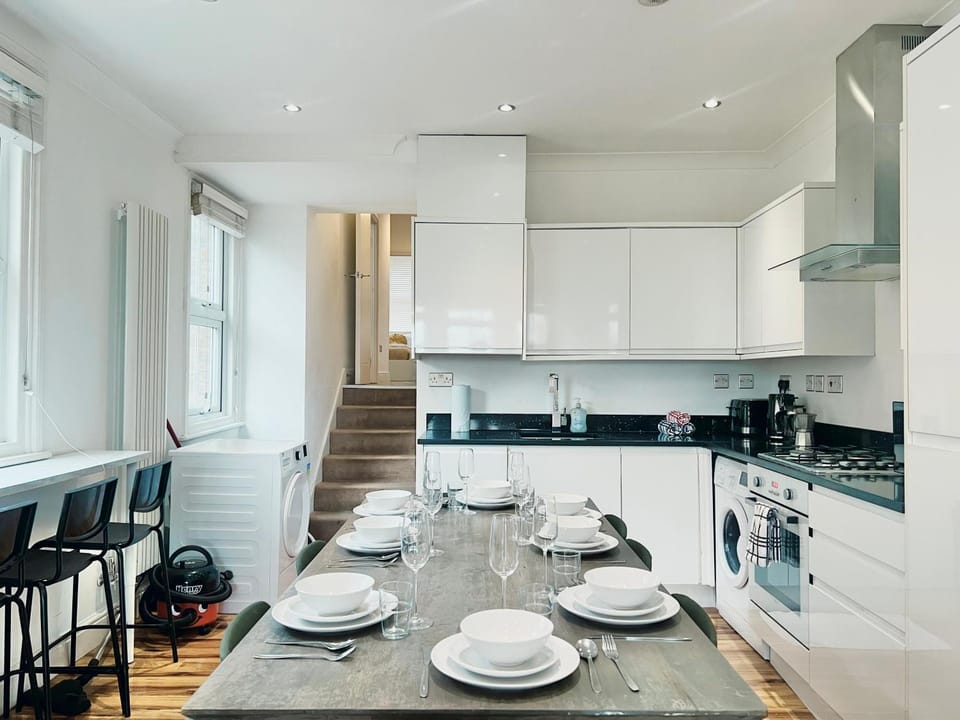 Spacious 3-Bedroom Apartment near Brixton & Clapham Apartment in London