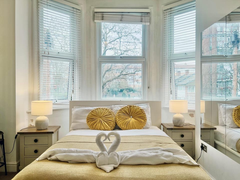 Spacious 3-Bedroom Apartment near Brixton & Clapham Apartment in London