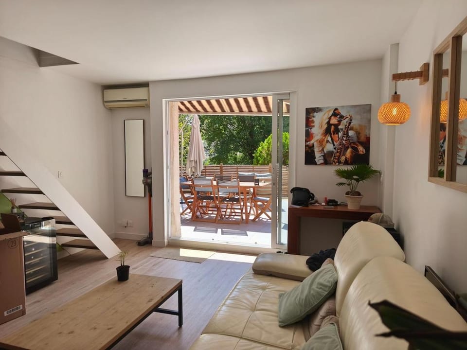 La Petite Maison Jacuzzi au son des cigales Apartment in Cagnes-sur-Mer