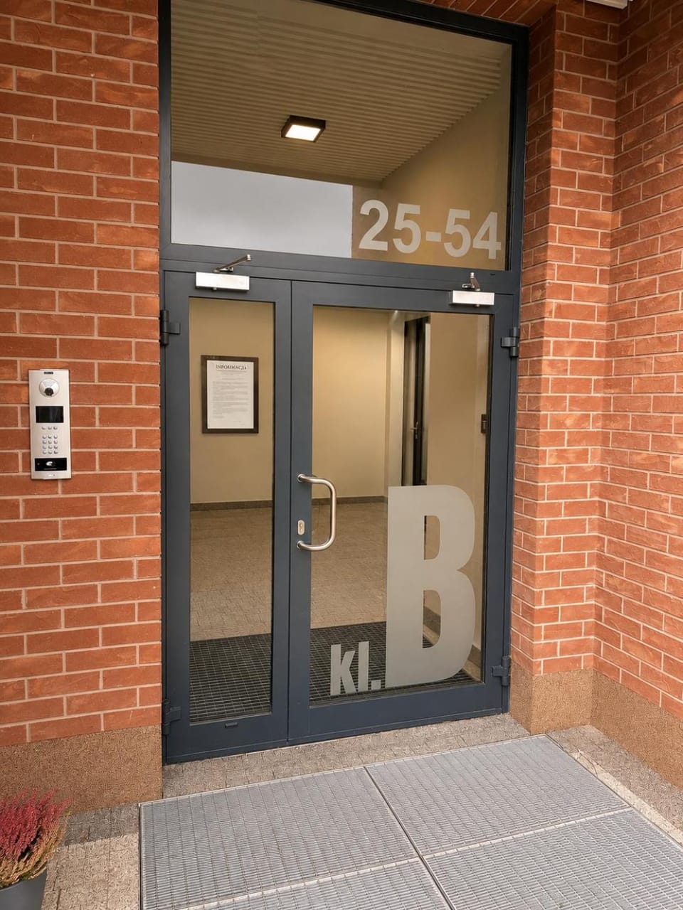 Facade/entrance