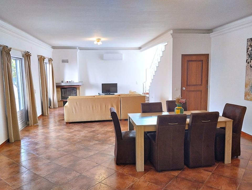 Living room, Dining area, fireplace, air conditioner