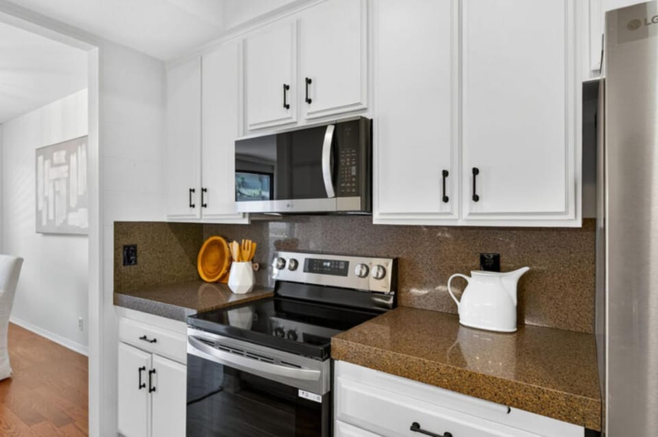Marina Peninsula Two Bedroom Coastal Residence Apartment in Marina del Rey