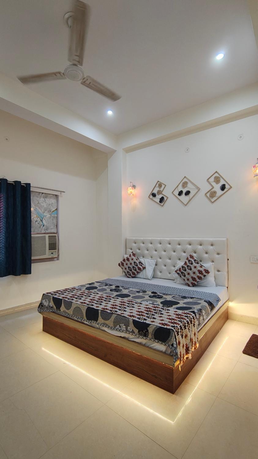 Bed, Photo of the whole room, Bedroom
