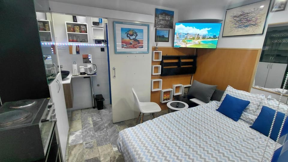 Nitro Inn 2 Lounge Apartment - Wine Tasting - Souvenir - Art Gallery - Private Guided Tours - Relaxing - Romantic Apartment in Skopje