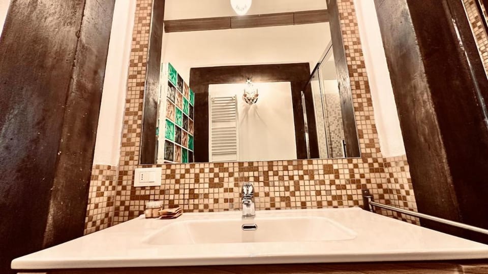 Lovely Florence Apartment for 3 Historic Oltrarno Apartment in Florence