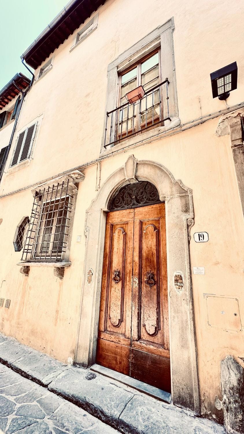 Lovely Florence Apartment for 3 Historic Oltrarno Apartment in Florence
