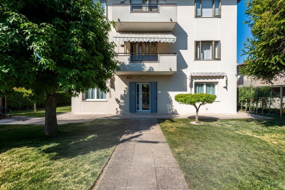 Property building, Day, Garden, Garden view