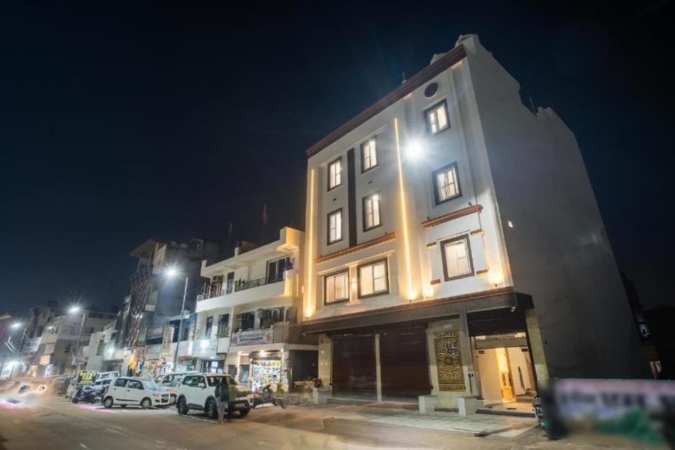 Hotel Delhi 53 Near ISBT Kashmiri Gate 3-star Near Bhajan Pura Metro Station, Delhi Hotel in Delhi