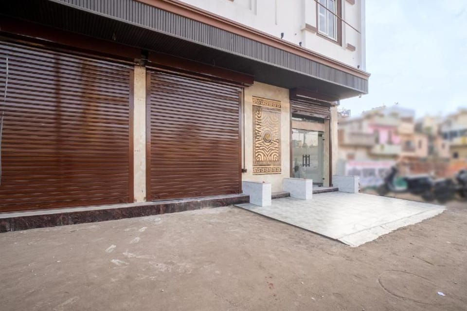 Hotel Delhi 53 Near ISBT Kashmiri Gate 3-star Near Bhajan Pura Metro Station, Delhi Hotel in Delhi