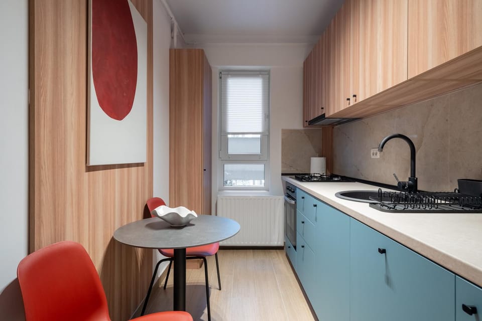 Kitchen or kitchenette, Dining area, stove