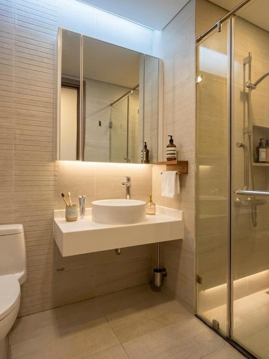 3-Bed Morden-landmark-Vinhomes Central Park Apartment in Ho Chi Minh City