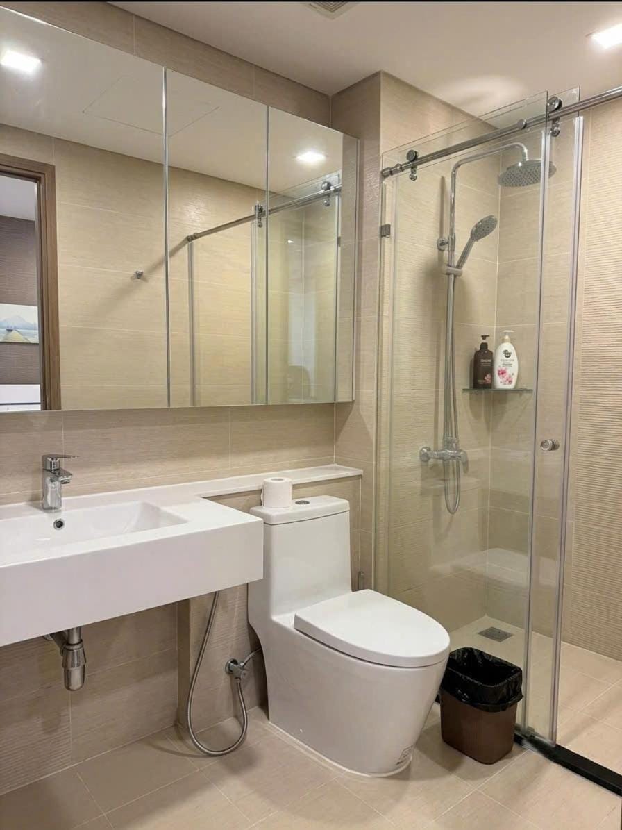 3-Bed Morden-landmark-Vinhomes Central Park Apartment in Ho Chi Minh City