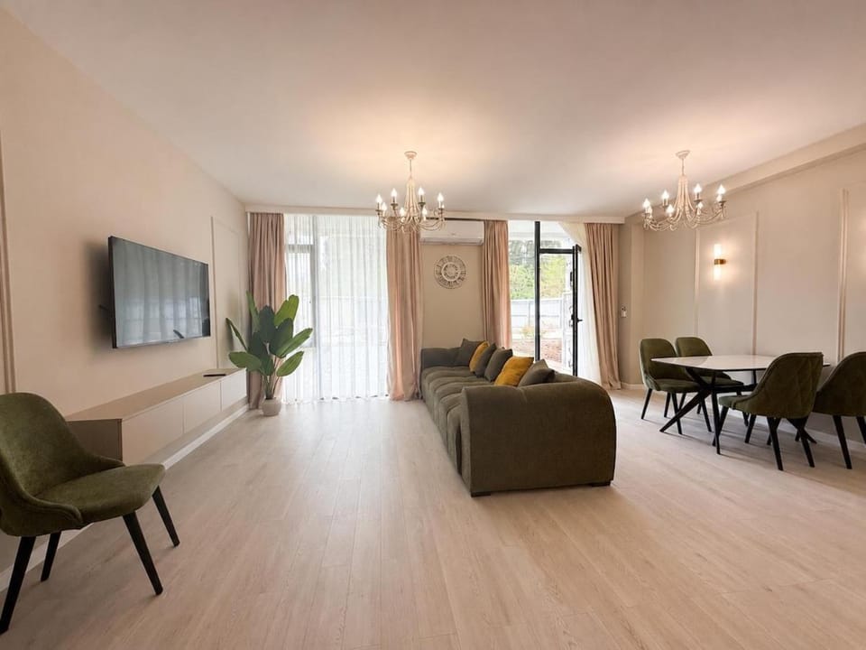 Communal lounge/ TV room