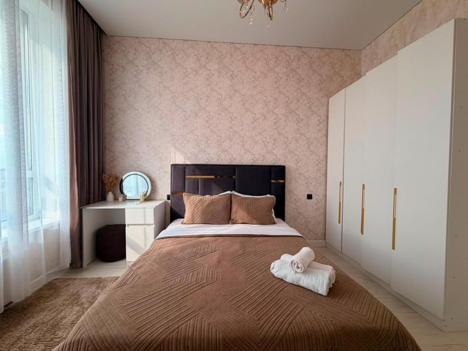Bedroom, towels, wardrobe