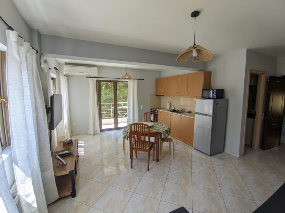 Kitchen or kitchenette, Living room, Seating area, oven, stove