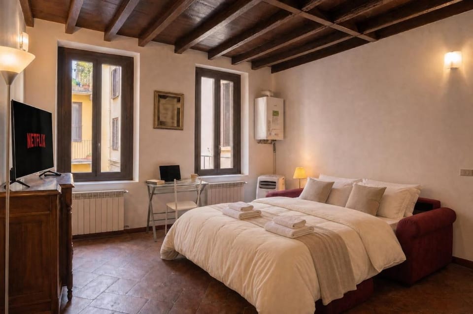 Porta Ticinese Navigli Central Milan Subway Apartment in Milan