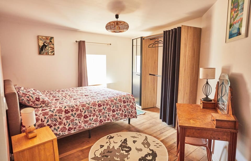 Bed, Photo of the whole room, Bedroom